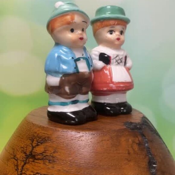 Vintage 1950s Goebel German Boy & Girl Salt & Pepper Shaker Set - Picture 4 of 11